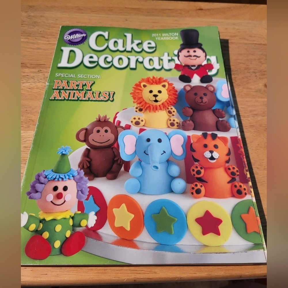 Wilton 2011 Cake Decorating Yearbook